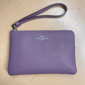 COACH Corner Zip Wristlet (Purple)